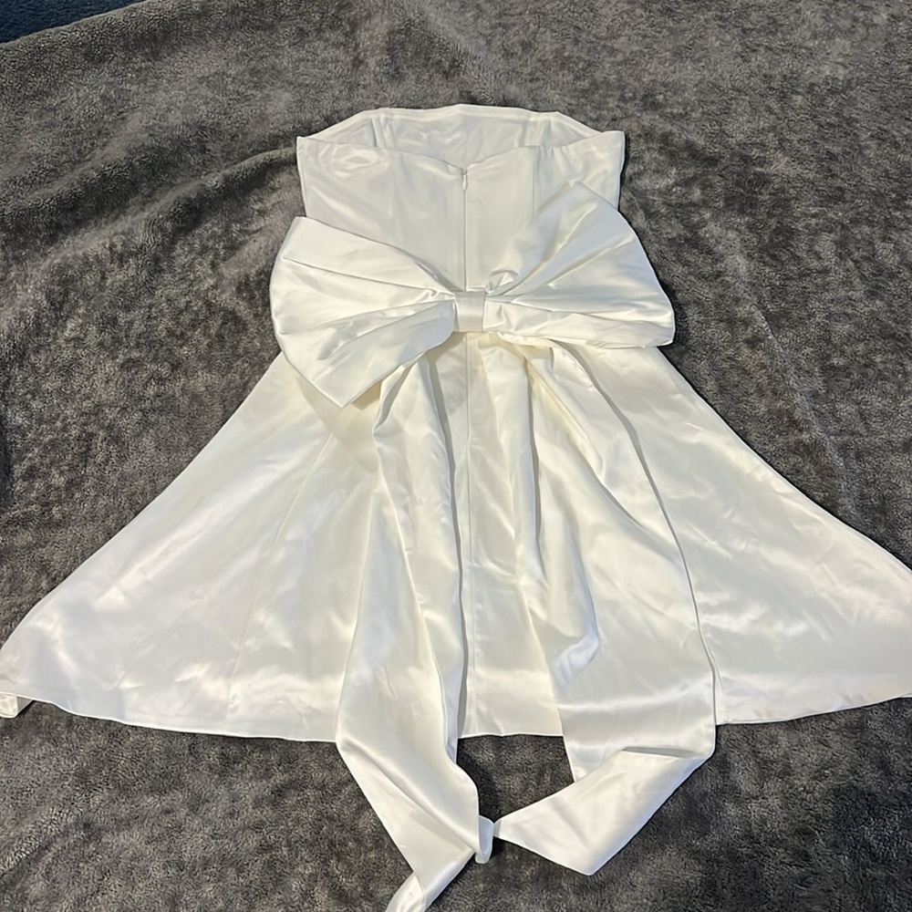 Like new babyboo white bow dress satin XS